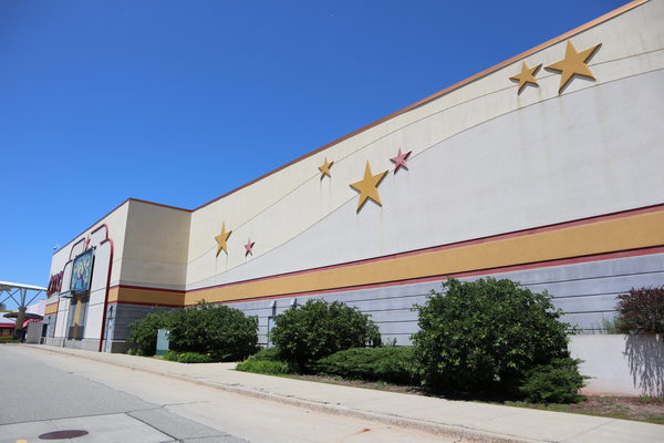 AMC Star Great Lakes Crossing 25 - June 16 2022 Photo (newer photo)